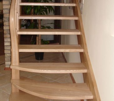 Mediniai laiptai - Modelis 06