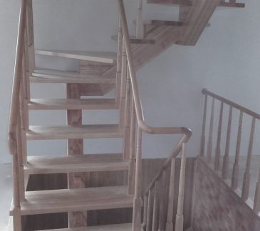 Mediniai laiptai - Modelis 10