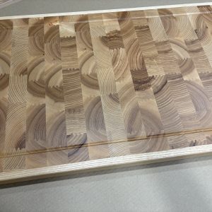 Šefo sutvirtinta pjaustymo lentelė su užlaida